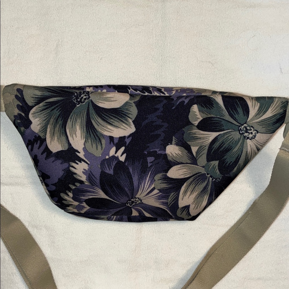 NWT Herschel Supply Classic Hip Pack Floral - Picture 3 of 10